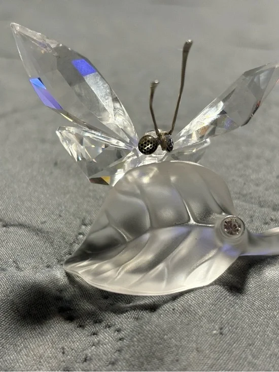 Swarovski Crystal Butterfly Figurine on Frosted Leaf - Picture 1 of 13
